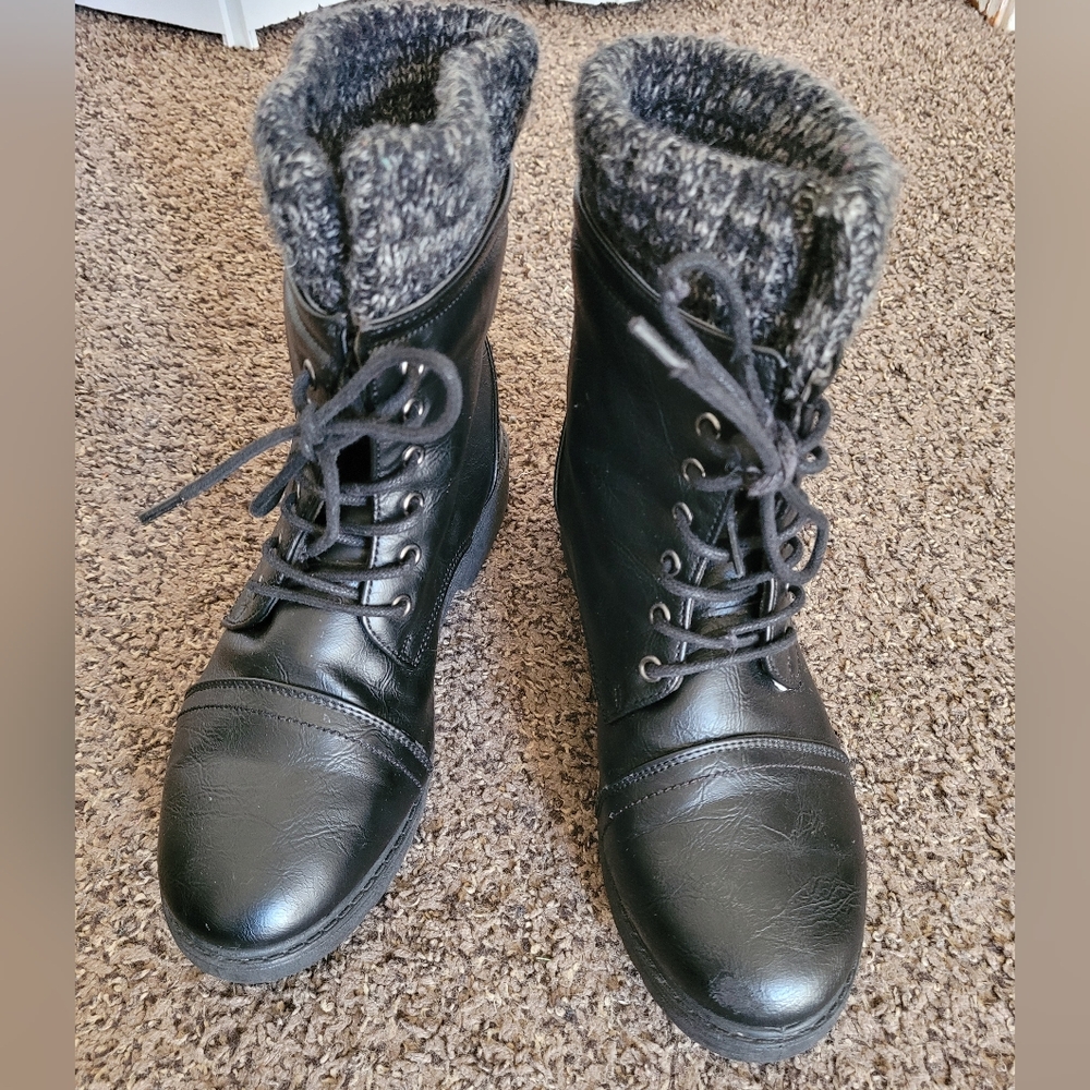 Black Combat Boots with Lace-Up Design and Sturdy Sole